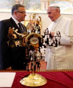 Prezydent Salwadoru podarował papieżowi fragment sutanny arcybiskupa Romero