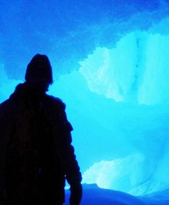 Szwajcarzy przykrywają lodowiec kocami, żeby nie stopniał - wideo