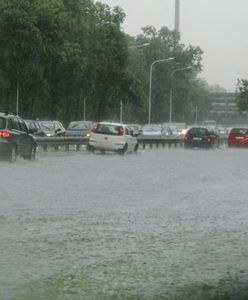 Nawałnica sparaliżowała Warszawę - zalane ulice, ewakuacja na Trasie AK