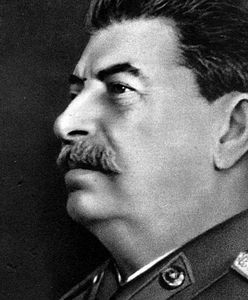 Czekasz na przystanku, a podjeżdża Stalin