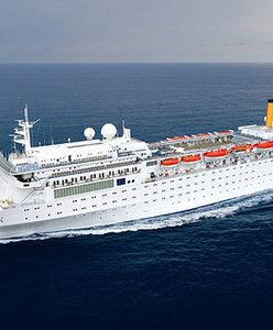 Costa Allegra holowany przez francuski statek rybacki