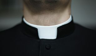 Ksiądz skazany za pornografię dziecięcą wciąż uczy religii