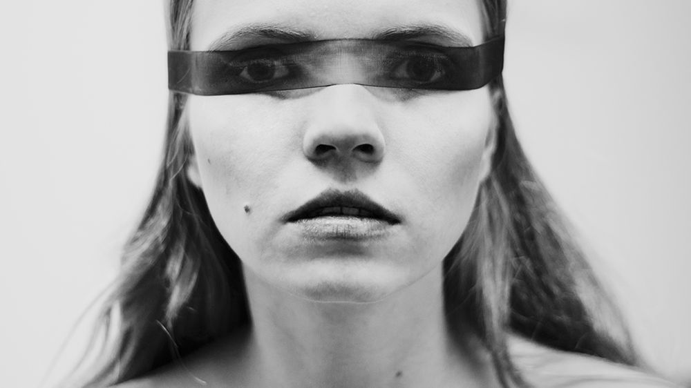 Magdalena Paszko - mroczne, depresyjne portrety kobiet, które są fuzją dwóch osobowości 7