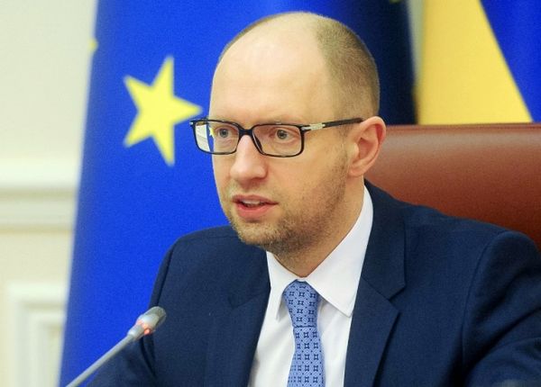 Arsenij Jaceniuk: niech Rosja pozostawi nas w spokoju