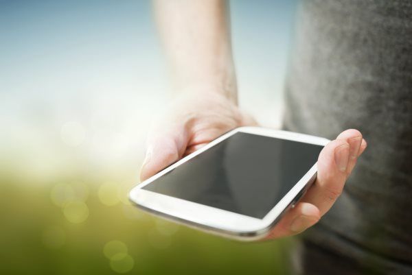 Szybki mobilny internet to fikcja? Jak operatorzy komórkowi "naginają fakty"