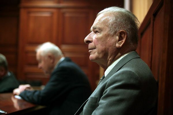 Były szef MSW gen. Czesław Kiszczak i były pierwszy sekretarz KC PZPR Stanisław Kania na sali Sądu Okręgowego w Warszawie (zdj. arch.)