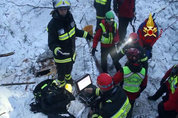 Nowy bilans lawiny w Abruzji: 18 ofiar, 11 osób zaginionych
