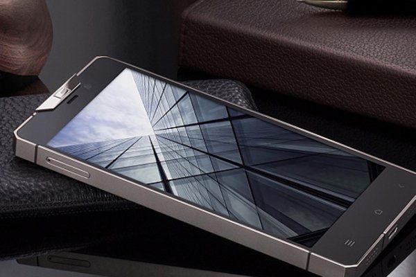 Tytanowy smartfon za jedyne 3000 dolarów