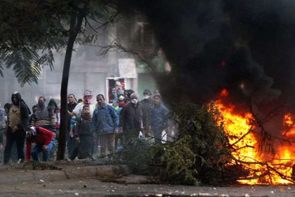 Studenci protestujący w Kairze starli się z policją