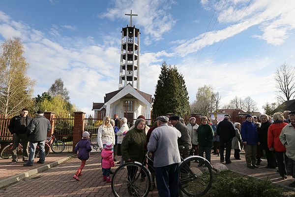 Kościół parafialny w Jasienicy otwarty, ma nowego proboszcza