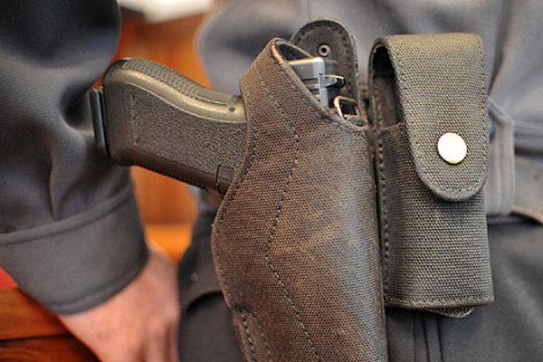 22-letni słupszczanin zaatakował policjanta nożem kuchennym. Padły strzały