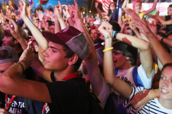 Olbrzymi tłok po mszy na Błoniach. Potrzebna była pomoc medyczna
