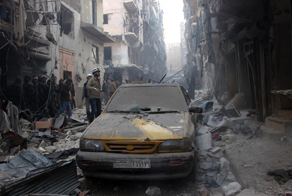 Efekty bombardowań na ulicach Aleppo