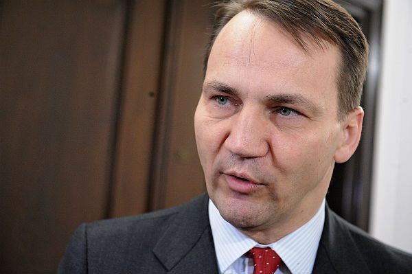 Sikorski zdradza, dla kogo trzyma wolne miejsce przy stole