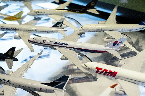 Kolejne problemy Malaysia Airlines. Stado ptaków uderzyło w samolot