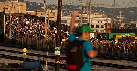 Port w Oakland unieruchomiony przez demonstrantów
