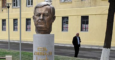 Tbilisi pamięta Lecha Kaczyńskiego. Nowy skwer i popiersie