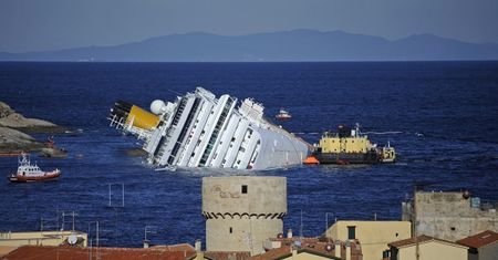 Skała, w którą uderzyła Costa Concordia - pomnikiem ofiar katastrofy