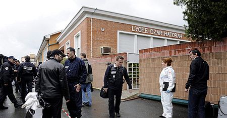Strzelanina przed szkołą żydowską we Francji; kampania prezydencka "zamarła"