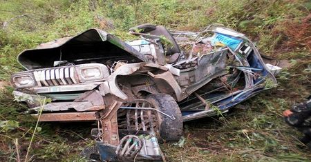 Przeładowany mikrobus wpadł do wąwozu na Filipinach - 11 osób zginęło