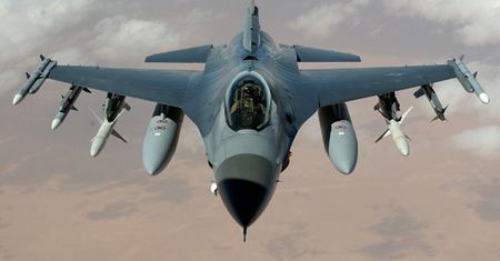 Katastrofa amerykańskiego F-16 w Afganistanie. Pilot zginął na miejscu