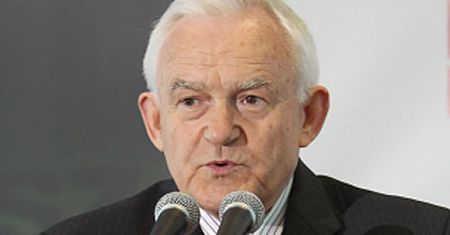 Leszek Miller: PiS to partia symboli i trumien