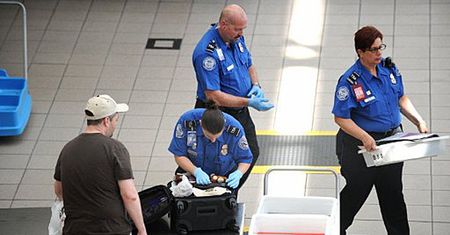 Oburzenie w USA - agenci TSA oskarżyli 4-latkę o przemyt broni