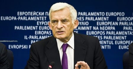 Ostre słowa Buzka o sytuacji w Korei Północnej