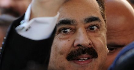 Premier Yusuf Raza Gilani usłyszał symboliczny wyrok