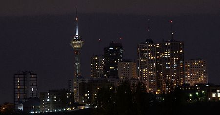 Irańczyk skazany na wręczenie żonie 777 róż