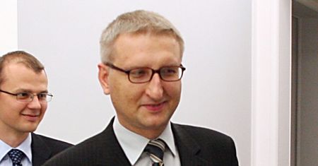 Komisja regulaminowa przeciwko uchyleniu immunitetu Pięcie