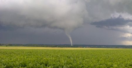Trąby powietrzne nad Polską - zginęła jedna osoba
