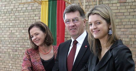 Politycy obiecują Polakom, że rozwiążą wszystkie ich problemy