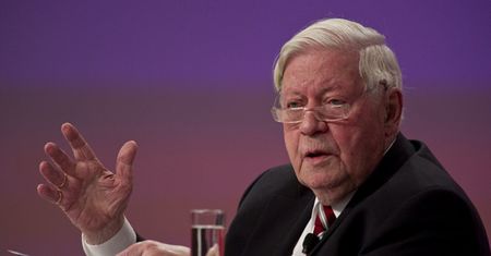 Były kanclerz Niemiec Helmut Schmidt: żołnierze na placu Tiananmen się bronili