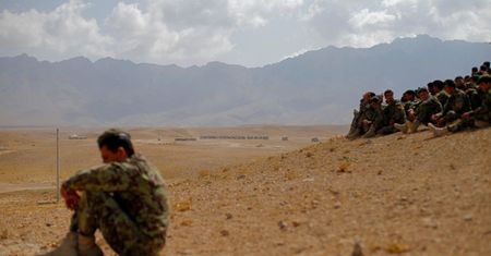 Afganistan: mężczyzna w policyjnym mundurze zabił dwóch żołnierzy ISAF