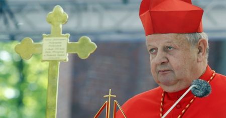 Kardynał Dziwisz staje w obronie Telewizji Trwam
