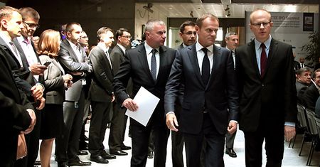 Coraz więcej Polaków nie wie kogo popierać - rośnie grupa niezdecydowanych