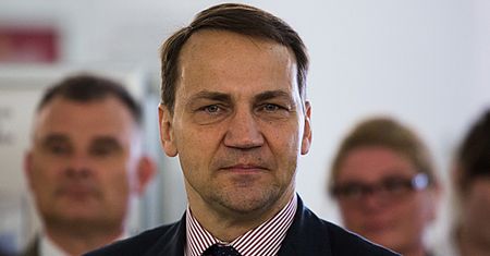 Sąd bada formalną stronę pozwu Sikorskiego przeciw Kaczyńskiemu
