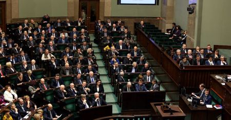 Polityczna wojna. Promowanie homoseksualizmu czy pomoc słabszym?