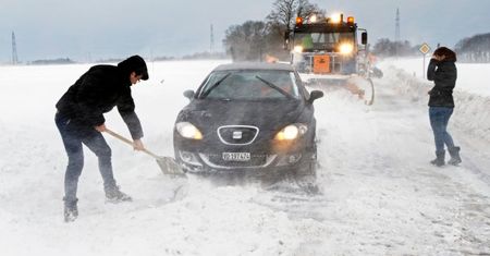 Chaos komunikacyjny w Bułgarii spowodowany opadami śniegu