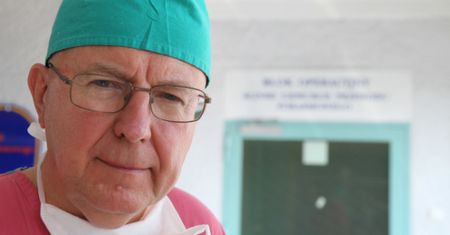 Pionierska operacja w Katowicach. Prof. Lampe: nowotwór został porażony prądem