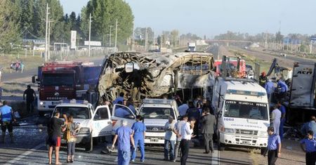 Kolizja ciężarówki z autobusem w Argentynie. 18 zabitych