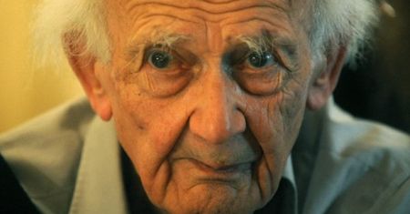 Tekst prof. Zygmunta Baumana na próbnej maturze. Prawicowe media oburzone