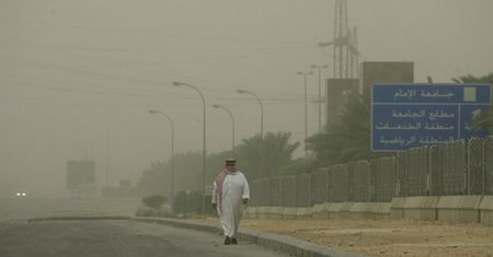 Arabia Saudyjska: 10 lat więzienia i 2 tys. batów za taniec z nagim torsem