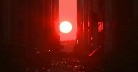Zjawiskowy zachód słońca nad Manhattanem