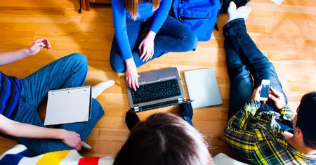 Na jakie kierunki studiów w Poznaniu było najwięcej chętnych?