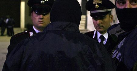 Chcieli okraść bank z policjantami w środku