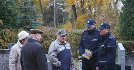Złodzieje grasują na cmentarzach. Mają nową metodę