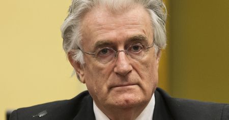 Skazany za zbrodnie wojenne Karadżić o Srebrenicy: dzieło szaleńca