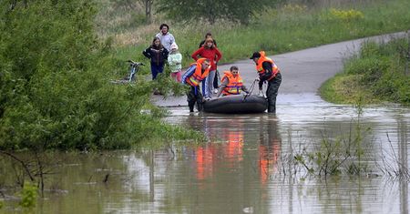 Z powodu opadów deszczu - ponad 1,3 tys. interwencji strażaków
